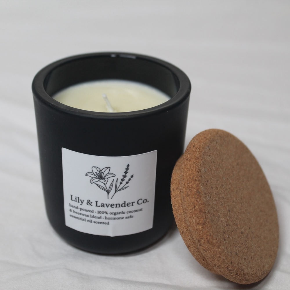 Lily and lavender scented non-toxic organic candle